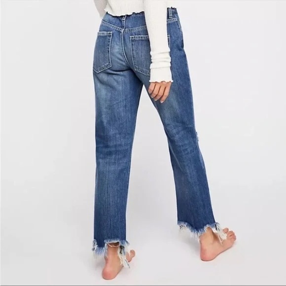 We The Free Free People Raw Edge Frayed Distressed Straight Jeans Size 29 - Picture 2 of 7